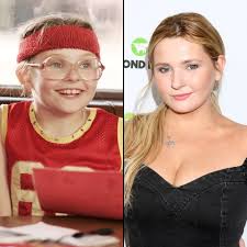 Little Miss Sunshine' Cast: Where Are They Now? Abigail Breslin, Steve  Carell and More
