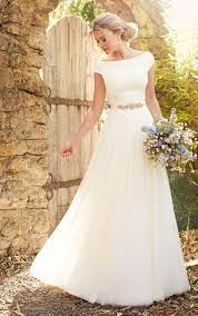 Seien Sie Atemberaubend In Diesem Schlichten Boho Brautkleid Von Essense Of Au Essense Of Australia Wedding Dresses Wedding Dresses Simple Wedding Dresses Lace