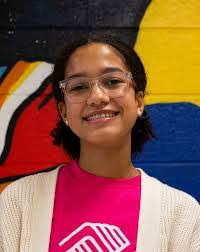 Kari Hyatt's Instagram, Twitter & Facebook