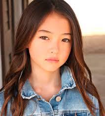 Ella Cross's Instagram, Twitter & Facebook