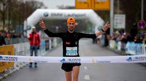 The spinx run fest live is on sunday october 3, 2021 to saturday october 30, 2021. Nic Ihlow Gewinnt Leipzig Marathon 2019 Mehr Als 9000 Laufer Am Start Sportbuzzer De
