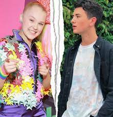 They released the single cool kids in 2013. Alles Aus Tiktok Star Jojo Siwa Und Mark Sind Getrennt Promiflash De