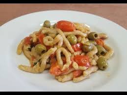 Gli Strozzapreti Sono Un Antica Pasta Caratteristica Del Centro Italia Io Ve Li Propongo Con Farina Integrale Ingredienti Per 4 Persone 300 Gr Di Far