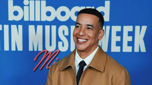 ¡El Big Boss Regresó! Daddy Yankee Sorprende en Premios Billboard 2025 con Mensaje Celestial