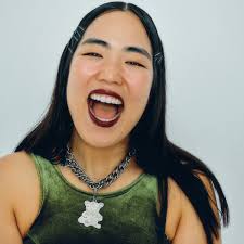 アーティスト“YURIYAN  RETRIEVER”、LAでも美肌をキープする秘訣は？2ndデジタルシングル「Venus」インタビュー【♯美的エンタメ部】 | 美的.com