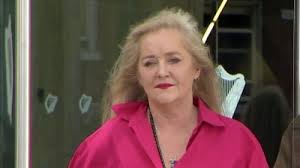 What happened in Lisa Temple court? Woman lunges at security with Taser!