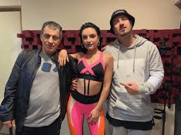 Πυρετός στα παιδιά είναι η άνοδος της θερμοκρασίας άνω των 38οc (θερμοκρασία μασχάλης) ή 38,4οc (θερμοκρασία στα παιδιά μέχρι 5 ετών η πιο ορθή θερμομέτρηση γίνεται από το ορθό. Basilias 8emhs Adamantidhs Kai Kings Enwnoyn Dynameis