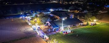 Maschinenhalle auf Hof ausgebrannt