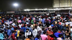Vihar in bárczi, géza and lászló országh. Delhi Lockdown Rush Continues At Anand Vihar Bus Terminal Migrant Workers Leaving For Their Hometown The Economic Times Video Et Now