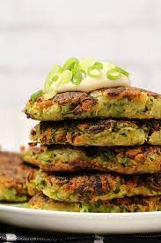 These Delicious Vegan Zucchini Fritters Are Crispy On The Outside And Moist On The Inside With A Perf Vegan Zucchini Fritters Vegan Zucchini Vegetarian Recipes