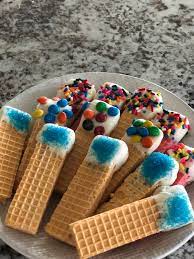 5 Minute Favors For A Baby Shower Easy Prize And Favor Ideas Baby Shower Desserts Chocolate Dipped Baby Shower Cookies