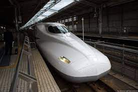 Anjing juga bisa naik kereta bahkan membawa skateboardnya juga. Apakah Nama Kereta Api Berkelajuan Tinggi Di Jepun Shinkansen
