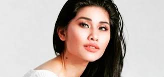 Malaysian actress who is known for her roles in both television series' and in feature films. Gara Gara Kontroversi Afifah Nasir Aliff Aziz Netizen Kecam Anzalna Nasir Sensasi Selebriti