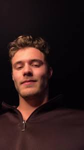 Jeremiah Holmes (@noplacelikeholmz)