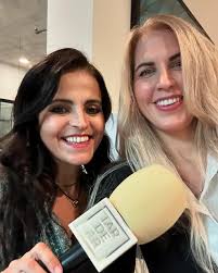 I was with Rosa Conde in Seattle yesterday, doing an interview for AR in  Spain. We had a great time making b-roll video all over downtown. Beautiful  person and great cameraman. They