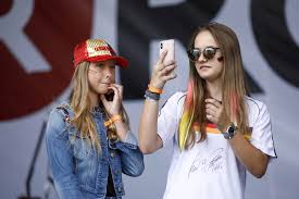Auf instagram übt shania bereits fleißig, besonders ihr letztes foto zeigt, wie erwachsen die jüngste tochter der geissens schon. Die Geissens Das Musst Ihr Uber Shania Und Davina Wissen
