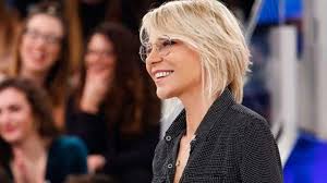 Amici, uomini e donne and c'e posta per te. Quali Caramelle Mangia Maria De Filippi Comprale Qui