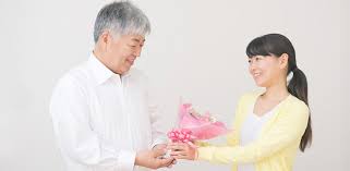 【60代】父の日にプレゼント!予算3000円60歳男性がもらって喜ぶギフト 父の日に何か贈りたいのですが、何を贈りますか。 メッセージカード付なので、この商品といっしょに贈れば、喜んでもらえるでしょう。 hiroyanさん （50代・男性） çˆ¶ã®æ—¥ã«60ä»£ 70ä»£ã®çˆ¶è¦ªã¸è´ˆã‚ŠãŸã„ãŠé…'ä»¥å¤–ã®äººæ°—ãƒ—ãƒ¬ã‚¼ãƒ³ãƒˆ5ã¤
