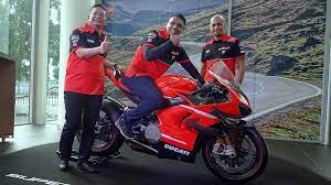 «kunjungan silaturrahim dari yayasan restu ke yayasan bank rakyat(ybr) bersama dengan pengerusi ybr,…» Umno Youth Leader Buys Rm888 000 Ducati Superbike Malaysia The Vibes
