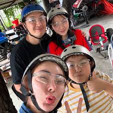 The love between parents creates a home, and from that home, love spreads  to the family.” 🏡 #LoveStartsHere #FamilyTies . #bandung  #bandung2025#familytime