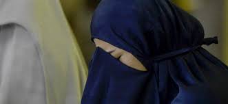 ayat 15 dan jika keduanya memaksamu untuk mempersekutukan dengan aku sesuatu yang tidak ada pengetahuanmu tentang itu, maka janganlah kamu mengikuti keduanya, dan. Masih Berani Durhaka Kepada Ibu Terima Akibatnya Di Dunia Republika Online