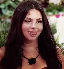 Are Hudas lashes too long?