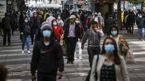 Movilizarse libremente dentro de una comuna en fases 1 o 2 sin la necesidad de pedir permisos en comisaría virtual, y realizar viajes interregionales entre comunas que estén en fase 2 o superiores, según pudo confirmar emol. Plan Paso A Paso Las 20 Comunas Que Salen De Cuarentena Este Jueves 13 De Mayo Meganoticias