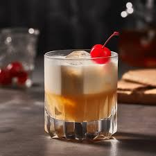 Amaretto Sour Cocktail Recipe | How to Make the perfect Amaretto Sour