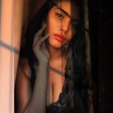 Doreen Gibbs's Instagram, Twitter & Facebook