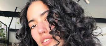 Black curly weave short hairstyles best ideas for womens 🤩💃 click on images and look the gallery #hair #curly #weave #shorthairstyles. Learn About The Great Variety Of Different Short Chin Haircuts