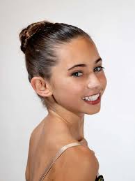 Stella Tompkins's Instagram, Twitter & Facebook