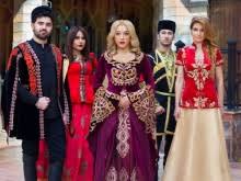 Os azerbaijanos são simpáticos e animados e amam música e poesia. Traje Nacional Do Azerbaijao 41 Fotos Para Mulheres Criancas E Homens Para Os Azerbaijanos