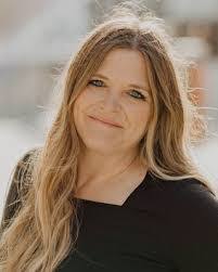 Jenna Holmes's Instagram, Twitter & Facebook