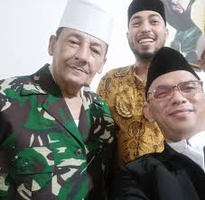 Habib luthfi bin yahya adalah seorang ulama berpengaruh di indonesia. Habib Luthfi Akan Polisikan Ustad Maaher Atas Dugaan Penghinaan Fajar Indonesia Network