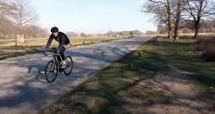 Richmond park, at almost 1000 hectares (2500 acres), is the largest royal park in london and is home to around 650 free roaming deer. Campaigners Call For Reversal Of Richmond Park Cycling Ban And So Does Jeremy Vine Road Cc