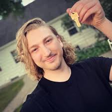 I'm a homeowner! 🏠 (*Sign at 12:00…pull up carpet at 1:00 😜)