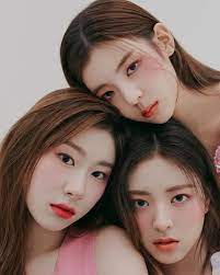 Here's why itzy always release english versions of their title tracks. Chaeryeong Lia And Yuna 9gag