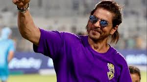 IPL 2024: Shah Rukh Khan collects fallen KKR flags post match against LSG,  takes victory lap around Eden Garden. Watch | Bollywood News - The Indian  Express