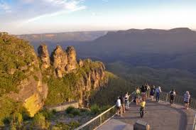 The Three Sisters Echo Point Katoomba Blue Mountains Australia Queen Elizabeth Lookout Has A Great Viewin Blue Mountains Australia Blue Mountain Katoomba
