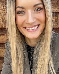 Brooke Keith's Instagram, Twitter & Facebook