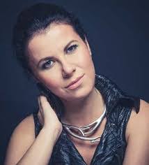 Karis Pratt's Instagram, Twitter & Facebook