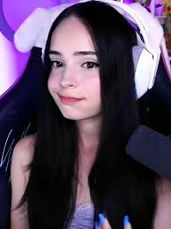 💜 Silvia baila Kimi No Toriko 💜 Silvia se veía de lo más dulce y tierna  bailando la canción kawaii Kimi No Toriko. @iamsilvia♡ estaba hermosa con  la blusa lila, es una chica muy cute, que bonita. . . ...