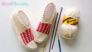 Iki Sisle Iki Renkli T Motifli Patik Yapilisi Hunerliparmaklar Patikler Baby Shoes Orgu