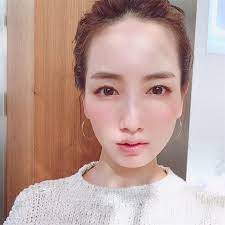 マイブームは辻元舞さんです コスメ誌ではよくお見かけしていたんですが instagramの辻元舞さんはやばい 透明感とは この方の事を言うのだと 自撮りの天才なんてコメントもありましたが 加工がお上手なんてコメントもありましたが 辻元舞さん チェケラです