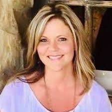 Sara Dollins's Instagram, Twitter & Facebook