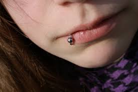 Labret Piercing Wikipedia