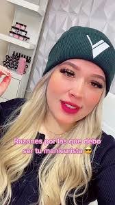 Cari Watts's Instagram, Twitter & Facebook