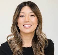 Kim Barefoot's Instagram, Twitter & Facebook