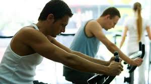 Las bicicletas reclinadas ofrecen un excelente soporte para la parte superior del cuerpo y ejercicios cardiovasculares y para la parte inferior del cuerpo eficaces. proporcionan una forma segura y versátil de desafiar cada nivel de condición física. las bicicletas reclinadas también se utilizan para ayudar a rehabilitar a personas con lesiones y aliviar las molestias en la espalda bajadurante el ejercicio. Cuantos Minutos De Bicicleta Estatica Debo Hacer Al Dia Para Adelgazar