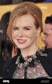 Nicole Kidman (portant une robe Nina Ricci) au niveau des arrivées pour 17e  Congrès annuel de la Screen Actors Guild, SAG Awards
